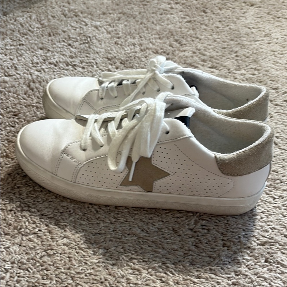 Steve Madden White and Tan Casual Sneakers
